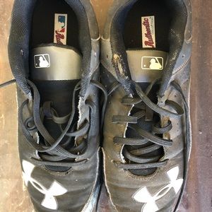Size 8 Under Armour baseball cleats